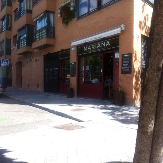 10/1/2013にPacol M.がMARIANA Café - Bar &amp; After Workで撮った写真