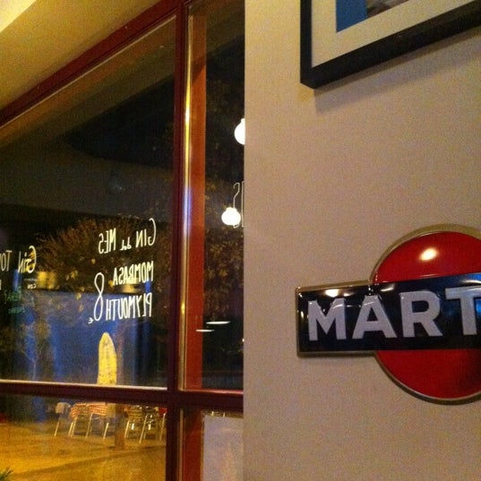 Photo prise au MARIANA Café - Bar &amp; After Work par Pacol M. le11/20/2013