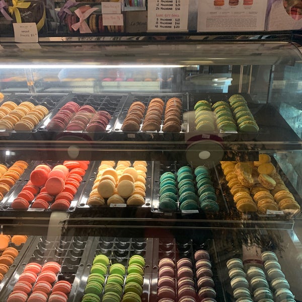 Foto scattata a Macaron Café da Mercedes C. il 11/6/2019
