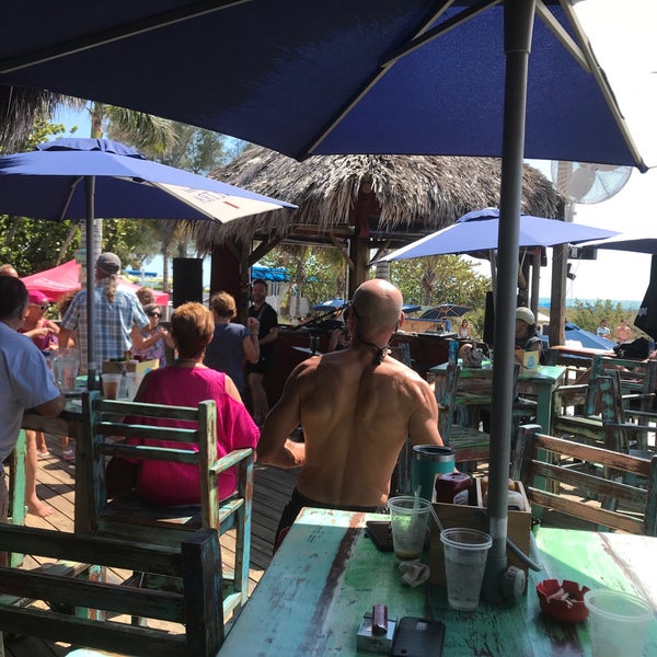 4/1/2018 tarihinde Kyle T.ziyaretçi tarafından Toasted Monkey Beach Bar'de çekilen fotoğraf