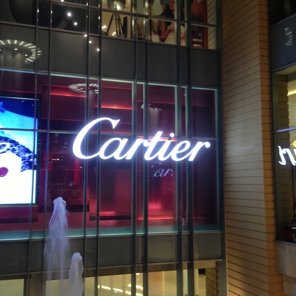 Cartier dubai mall. витрина бутик cartier. картье в дубай молле. Cartier dubai mall. картье в дубае.