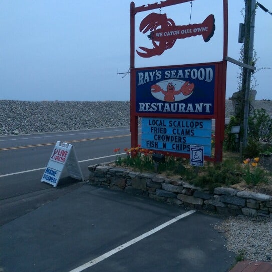 Foto tirada no(a) Ray&#39;s Seafood Restaurant por Joe P. em 5/15/2015