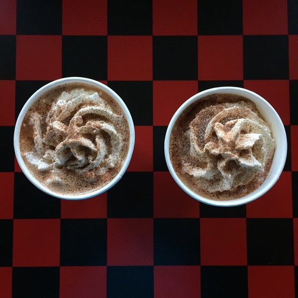 Foto tirada no(a) MoonBeans Coffee por Abby A. em 11/28/2014