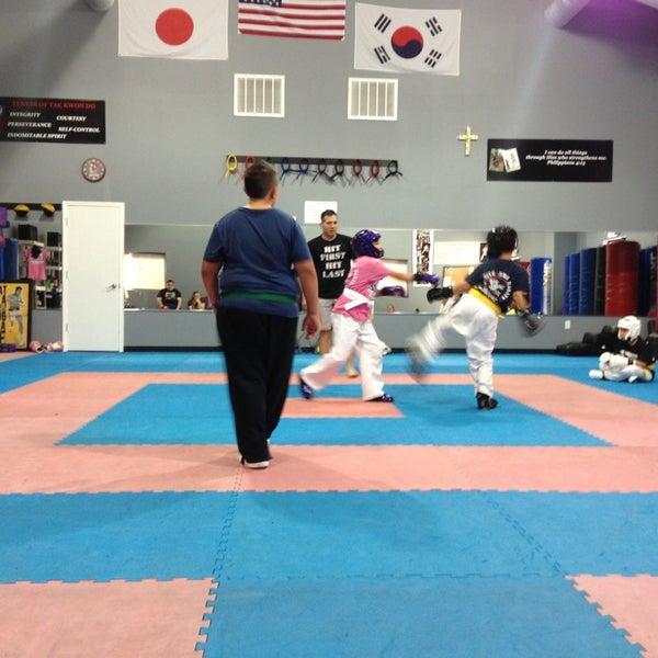 Spartan тюмень. Fighting academy. Единоборства красногорск. Академия боевых искусств отрадное. Fight academy.