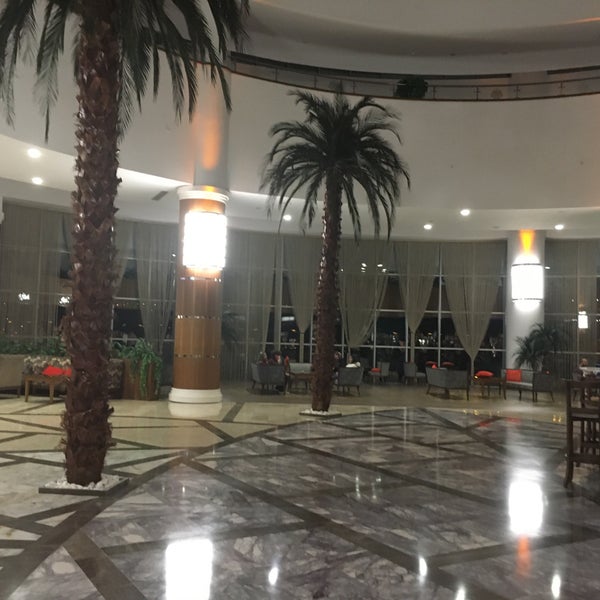 Foto diambil di Grannos Thermal &amp; Convention Hotel oleh Munise Ö. pada 11/23/2019