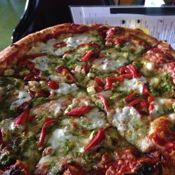 10/29/2013 tarihinde Reina H.ziyaretçi tarafından Nona&#39;s Pizza N. Mesa'de çekilen fotoğraf