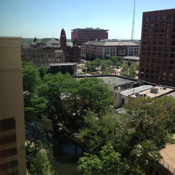 Foto scattata a Holiday Inn San Antonio Riverwalk da Alex il 4/19/2013