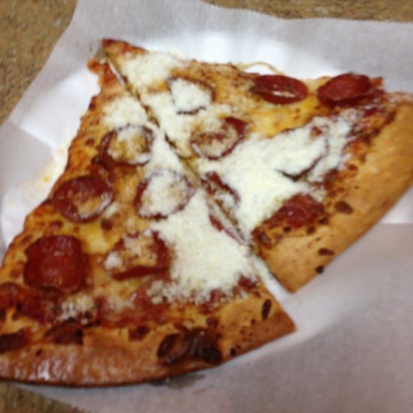 Снимок сделан в Pizza D&#39;Oro пользователем Bradley C. 1/26/2013