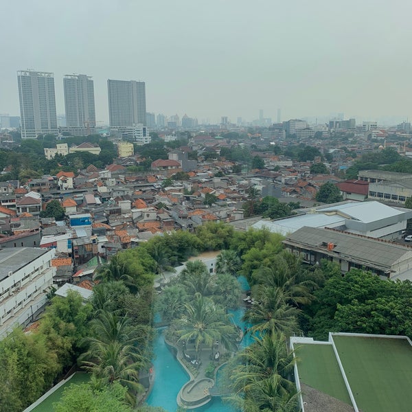 Photo taken at DoubleTree by Hilton Hotel Jakarta Diponegoro by Ivana R. on 10/12/2019