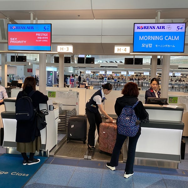 Photos At 羽田空港 国際線ターミナル 大韓航空hカウンター Korean Air Check In Counter H Int L Terminal Airport Ticket Counter In 大田区
