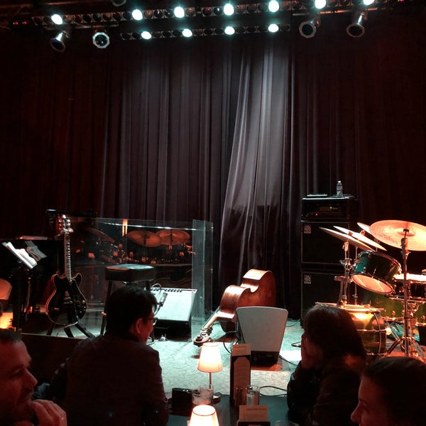 10/13/2018 tarihinde YoonSeok C.ziyaretçi tarafından Dimitriou&#39;s Jazz Alley'de çekilen fotoğraf