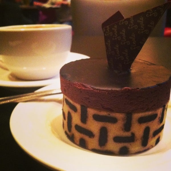 Das Foto wurde bei Finale Desserterie &amp; Bakery von Anu S. am 11/11/2013 aufgenommen