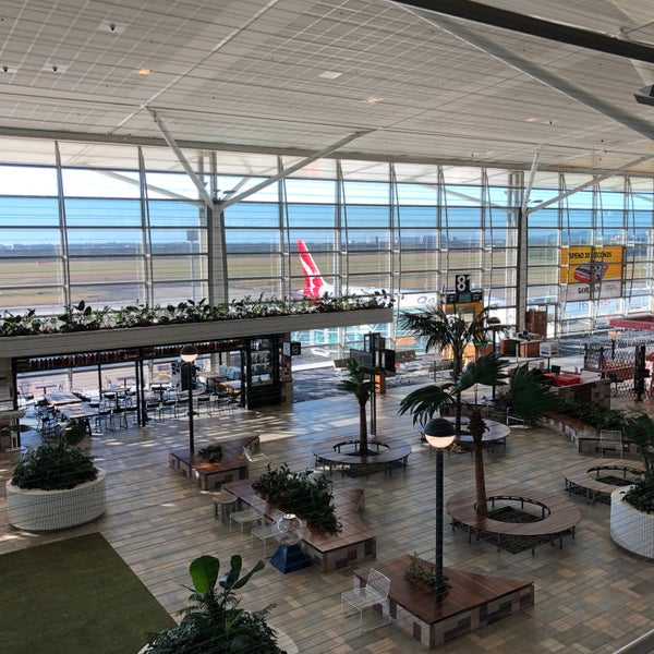 รูปภาพถ่ายที่ Brisbane Airport International Terminal โดย Simon P. เมื่อ 9/11/2021