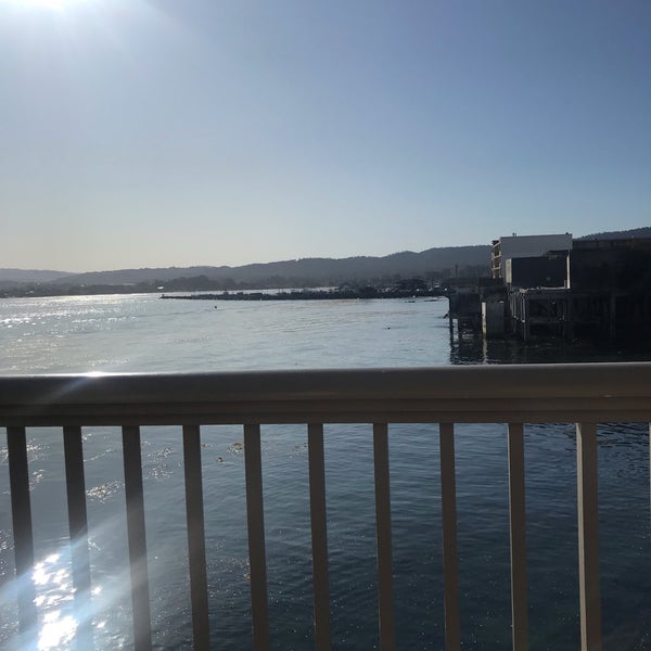 Снимок сделан в Monterey Plaza Hotel &amp; Spa пользователем Bruce C. 10/1/2019