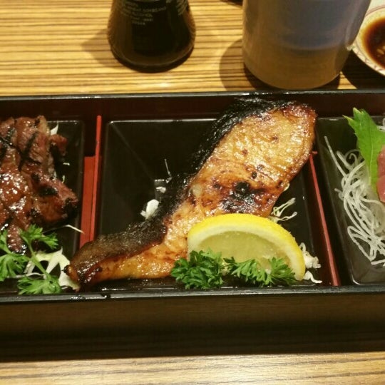 Photo taken at Gyotaku Japanese Restaurant - King Street by Yama Y. on 8/8/2015