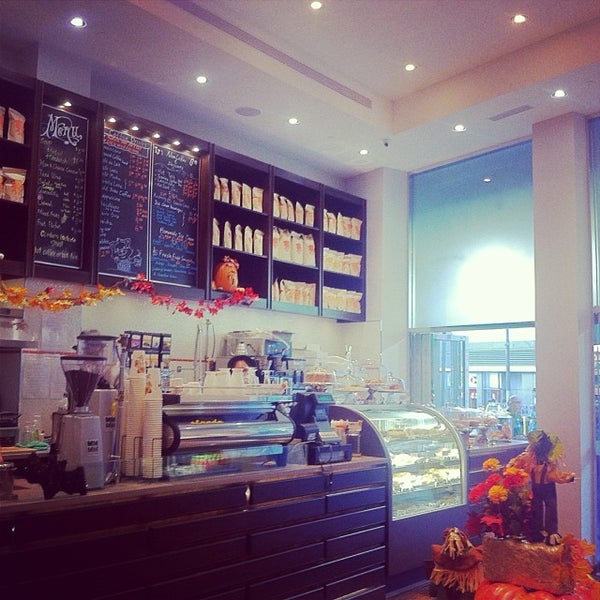 10/22/2013にAndreia C.がTJ&#39;s Coffee Worldで撮った写真