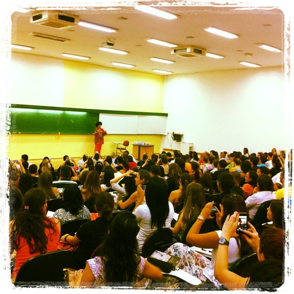 2/9/2013 tarihinde Andreia C.ziyaretçi tarafından Gran Cursos'de çekilen fotoğraf