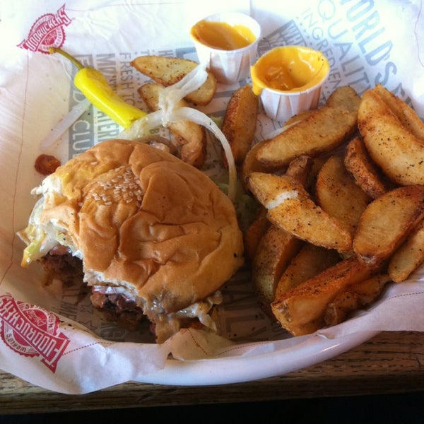 Photo taken at Fuddruckers by Carlos D. on 2/2/2013