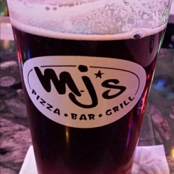 Photo taken at MJ&#39;s Pizza Bar &amp; Grill by Larry E. on 1/6/2015