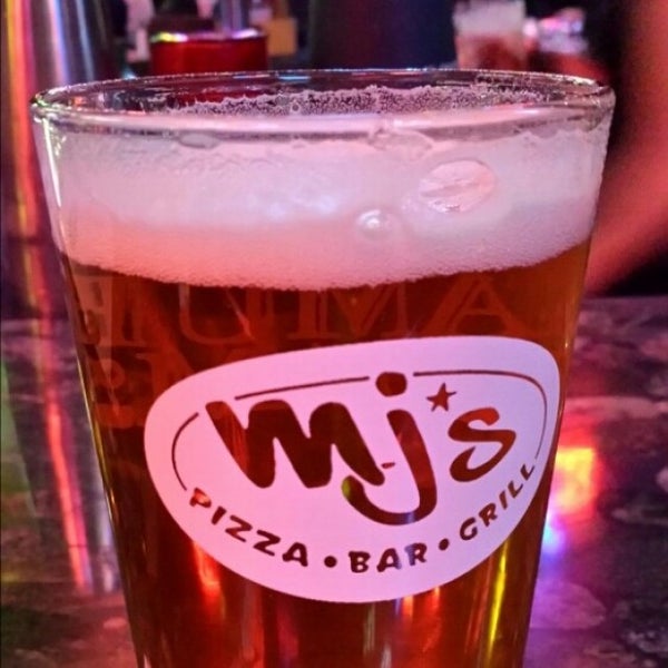 Photo taken at MJ&#39;s Pizza Bar &amp; Grill by Larry E. on 3/6/2015