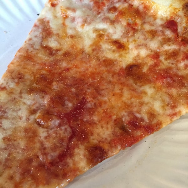 Foto tirada no(a) Joe&#39;s Pizza por Rees P. em 4/12/2015