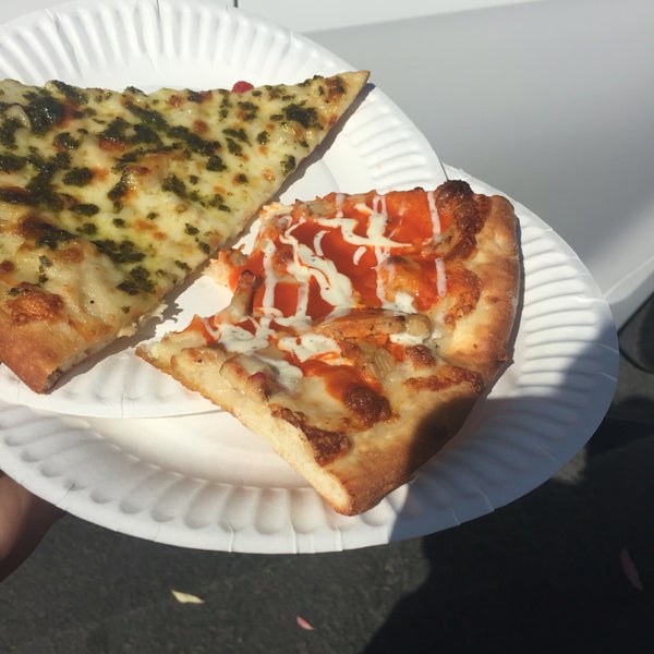 Photo taken at Bongiorno&#39;s New York Pizzeria by Vanessa H. on 9/9/2016