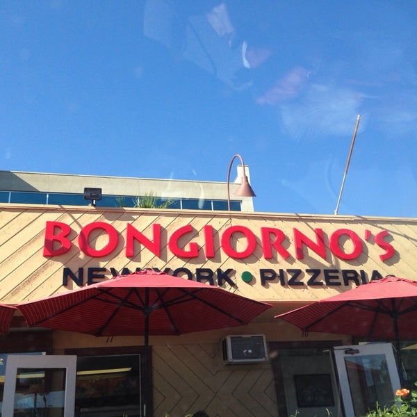 Photo prise au Bongiorno&#39;s New York Pizzeria par Vanessa H. le9/17/2014