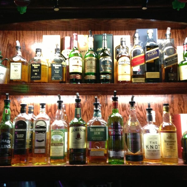 รูปภาพถ่ายที่ Liam&#39;s Irish Pub โดย YAH เมื่อ 3/2/2013