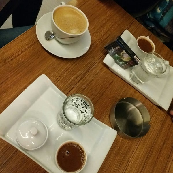 รูปภาพถ่ายที่ Ön Cadde Cafe &amp; Bistro โดย Elif D. เมื่อ 3/9/2018