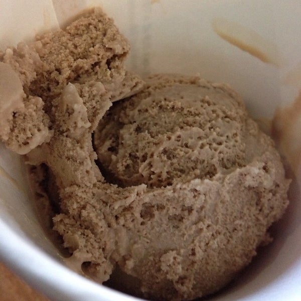 Снимок сделан в Oh Yeah! Ice Cream &amp; Coffee Co. пользователем Elsie E. 8/6/2014