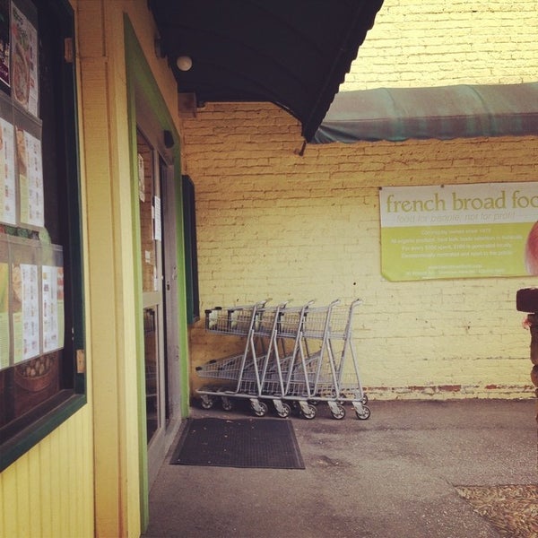 8/2/2014 tarihinde Elsie E.ziyaretçi tarafından French Broad Food Co-op'de çekilen fotoğraf
