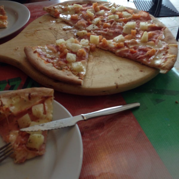 Para quem gosta de pizza recomendo Sr. Pizza. 👍
