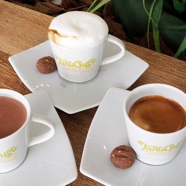 Café espresso feito com grão selecionado 100% arábica. Cappuccinos, Chocolate, Chocolate Europeu, Chai Latte.