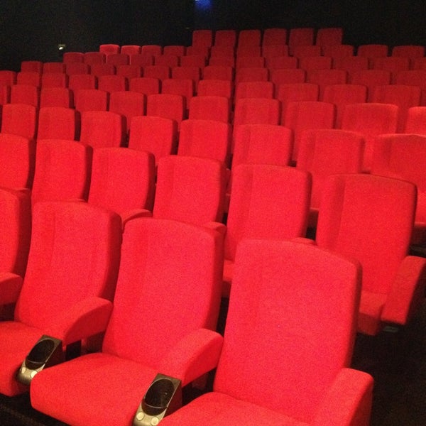 Foto tomada en Cinéma Royal Palace  por Robin A. el 2/10/2013