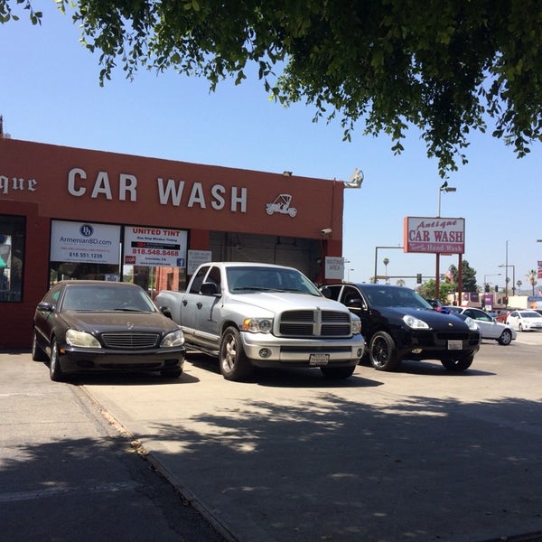 Photo prise au Antique Car Wash par Alex P. le5/31/2014