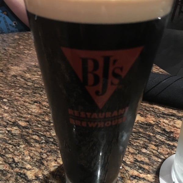 Photo taken at BJ&#39;s Restaurant &amp; Brewhouse by Ryan S. on 4/28/2018