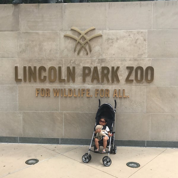 รูปภาพถ่ายที่ Lincoln Park Zoo โดย Kenneth Noel M. เมื่อ 8/13/2017