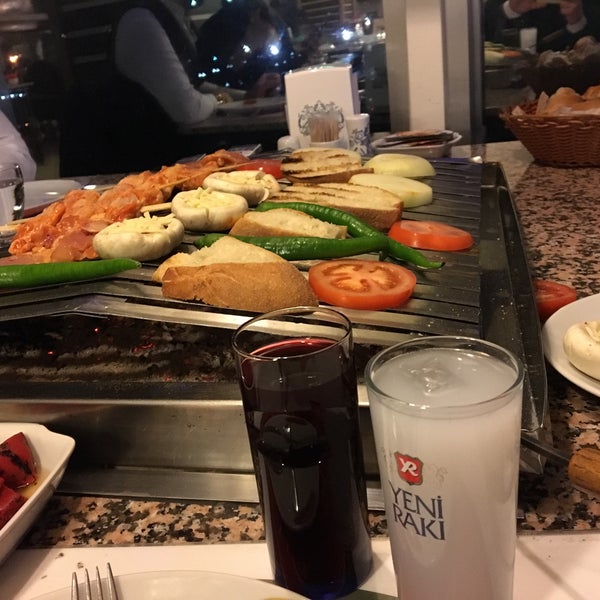 รูปภาพถ่ายที่ HT Manş-Et Restaurant โดย Efe T. เมื่อ 12/26/2016