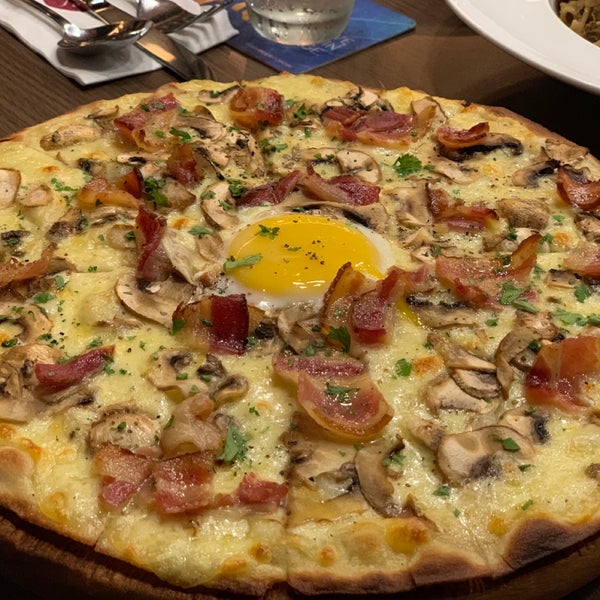 Carbonara pizza! Like the anatra and squid ink pasta too. Thin crust crispy pizza, not too overseasoned with plenty of meat.