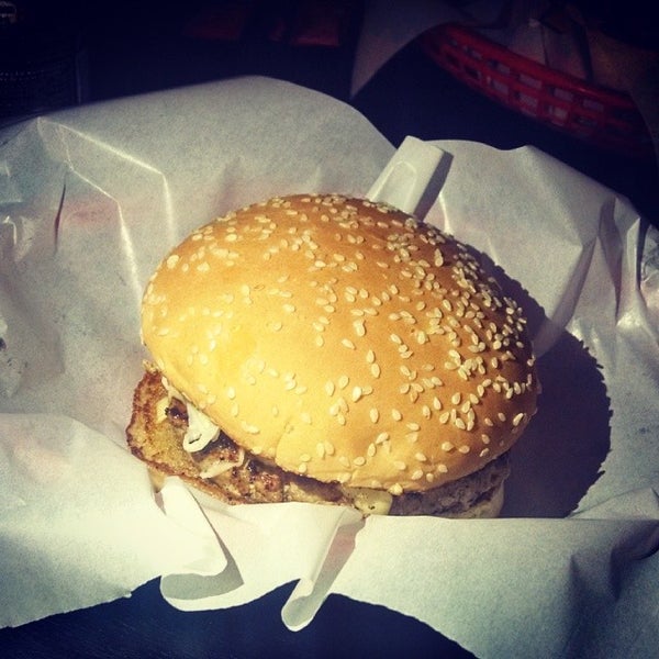 Foto tirada no(a) Pit&#39;s Burger por Alberto K. em 3/1/2014
