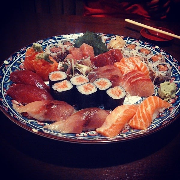 Simplesmente o melhor japonês da região, com excelência em sashimis e sushis. Experimente o combinado, yakisoba ou lamen. Os temakis também são ótimos e o atendimento muito simpático!