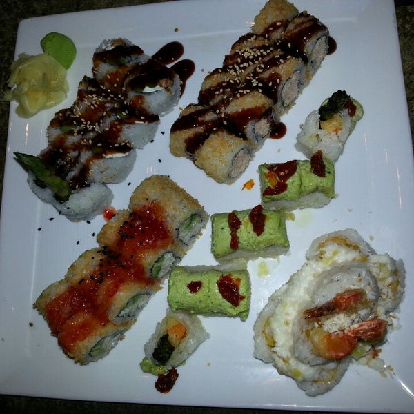 Das Foto wurde bei Baby Blue Sushi Sake Grill von Kari E. am 5/8/2013 aufgenommen