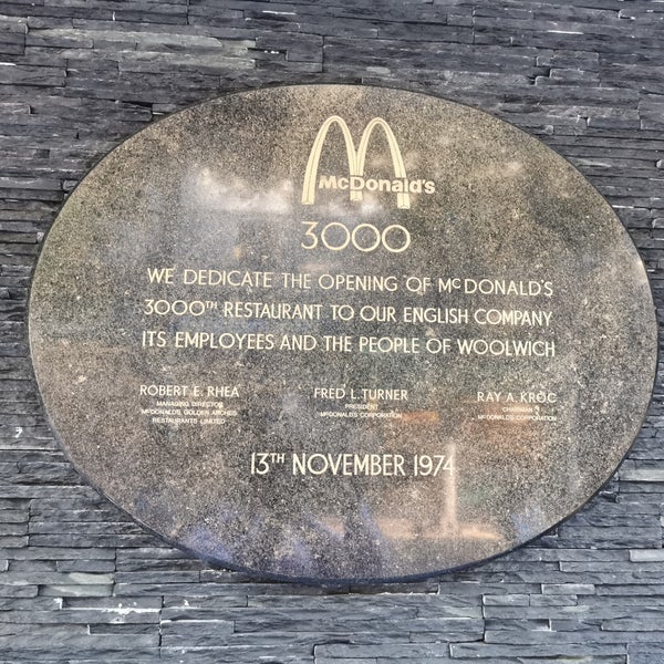 รูปภาพถ่ายที่ McDonald&#39;s โดย Sacha เมื่อ 9/13/2019
