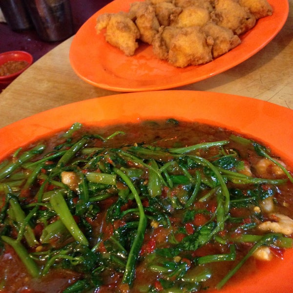 2/2/2015에 Chuah San Ling님이 Look Yuen Restaurant (樂園飯店)에서 찍은 사진