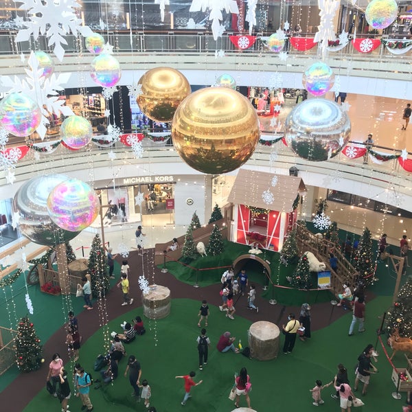 Foto scattata a Queensbay Mall da Chuah San Ling il 12/15/2022