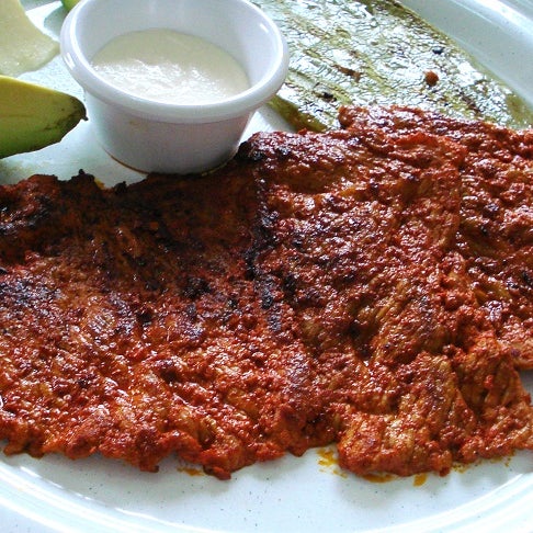 Carne Enchilada, Corte de la pierna del cerdo adobado con una mezcla de especies adquiriendo un sabor muy original y distintivo.