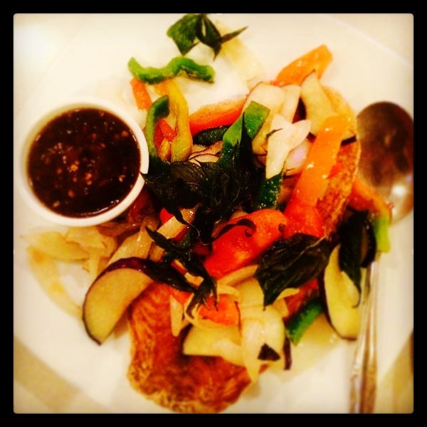 รูปภาพถ่ายที่ Thai Spice Asian Cuisine โดย Henry&#39;s Hungry Houston เมื่อ 9/26/2014