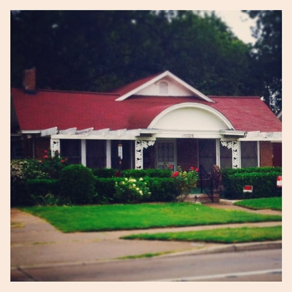 Photos At Oswald S Rooming House Lake Cliff 2 Tips