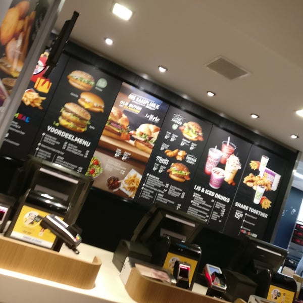 Photo taken at McDonald&#39;s by Filipe L. on 10/21/2018