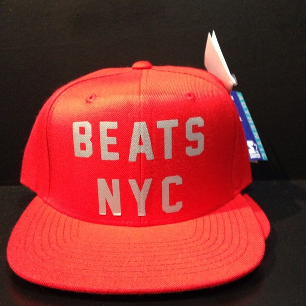 Foto diambil di Beats By Dre Store oleh Wind-up R. pada 2/1/2014